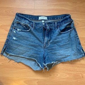 A&F curve love mid rise boyfriend shorts, size 29